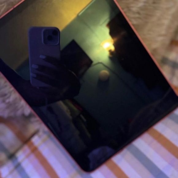 Gen 10th iPad - Picture 3 of 4